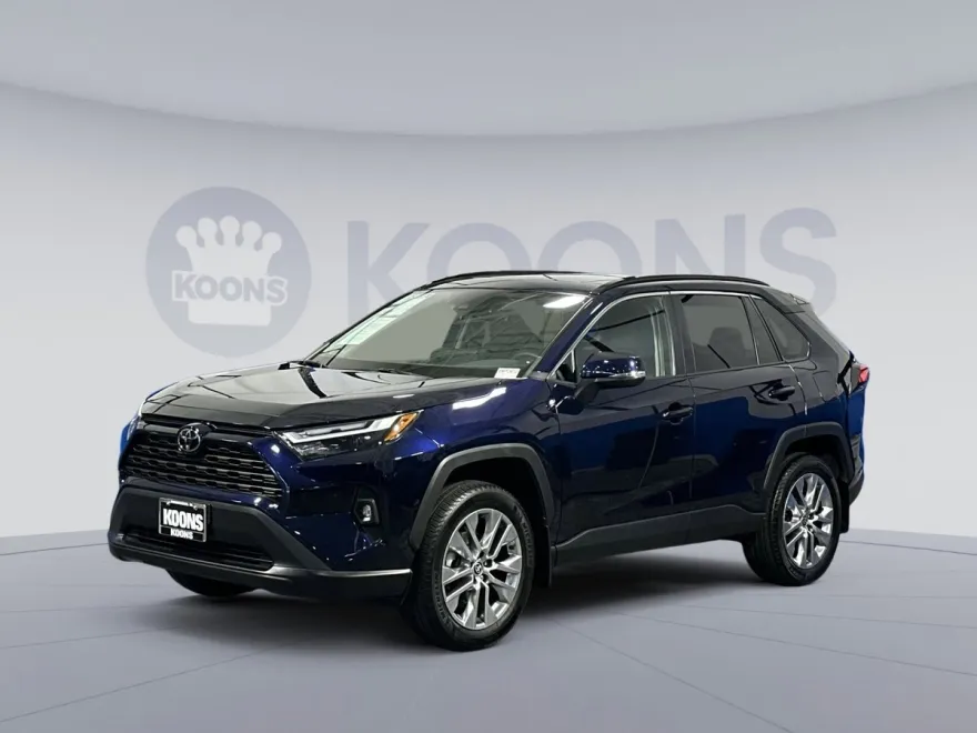 2023 Toyota RAV4 XLE Premium photo 1