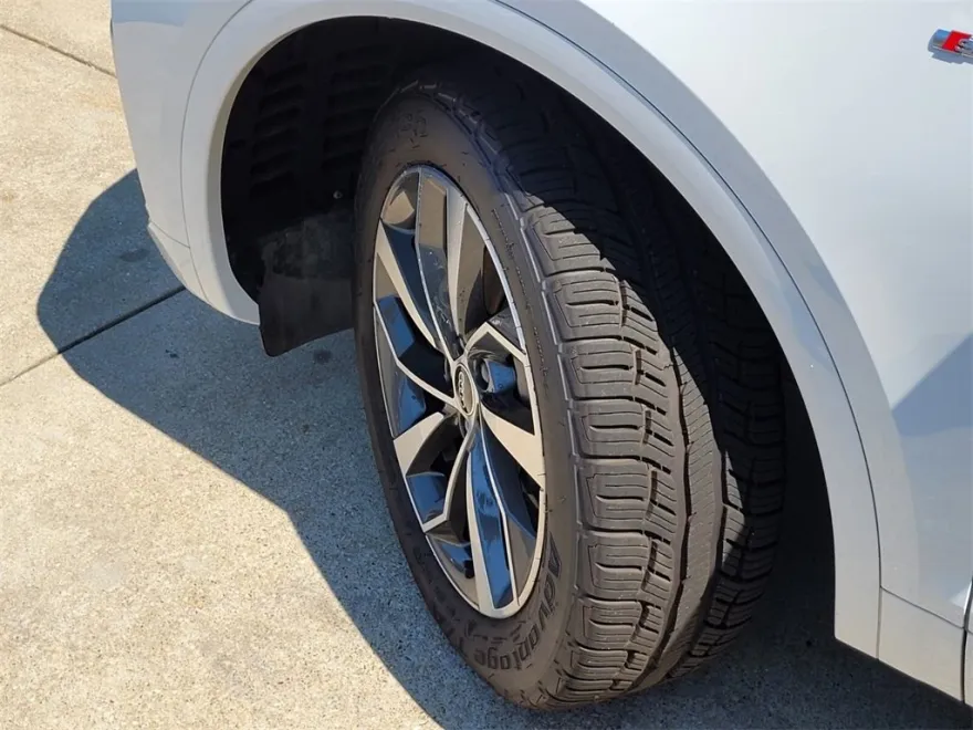 2024 Audi Q5 45 S line Premium photo 1