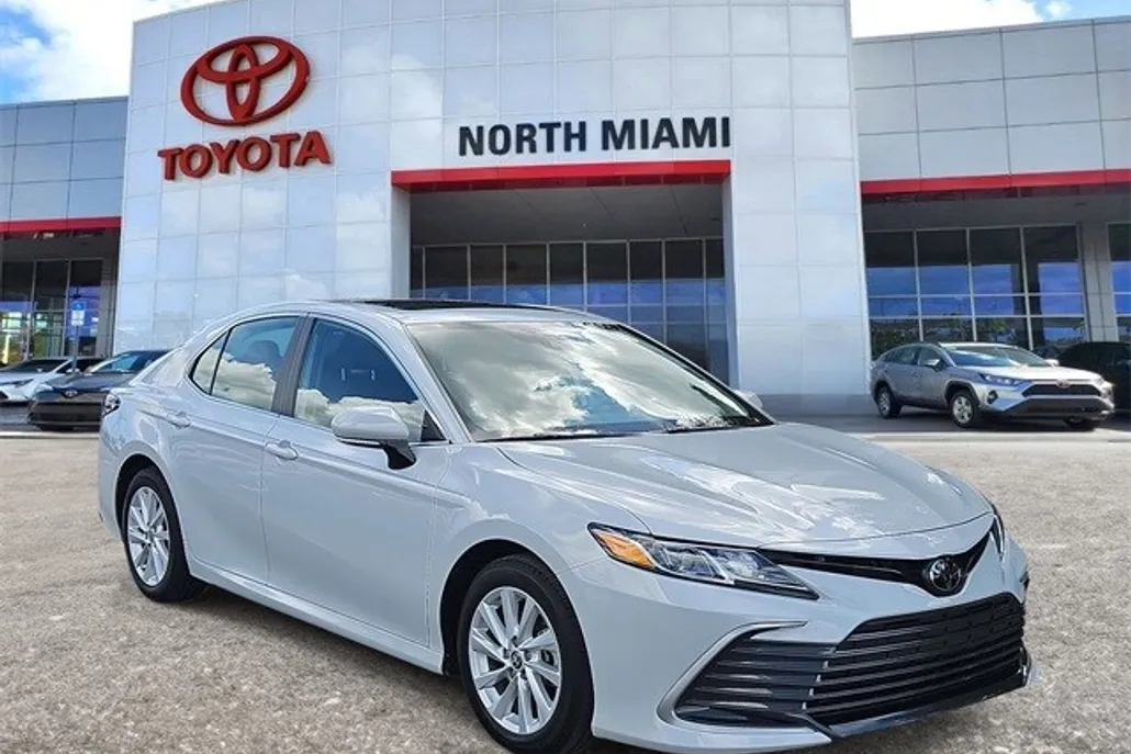 2024 Toyota Camry LE photo 1