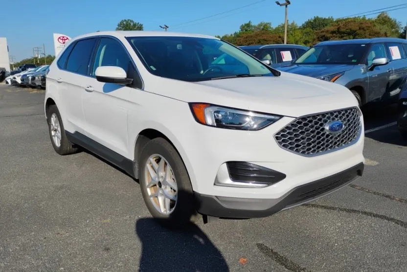 2024 Ford Edge SEL photo 1