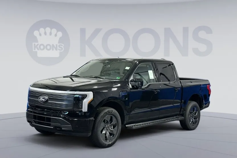 2025 Ford F-150 Lightning Lariat photo 1