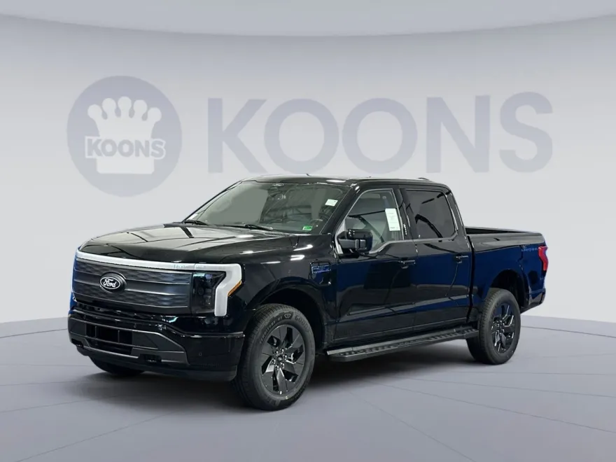 2025 Ford F-150 Lightning Lariat photo 1