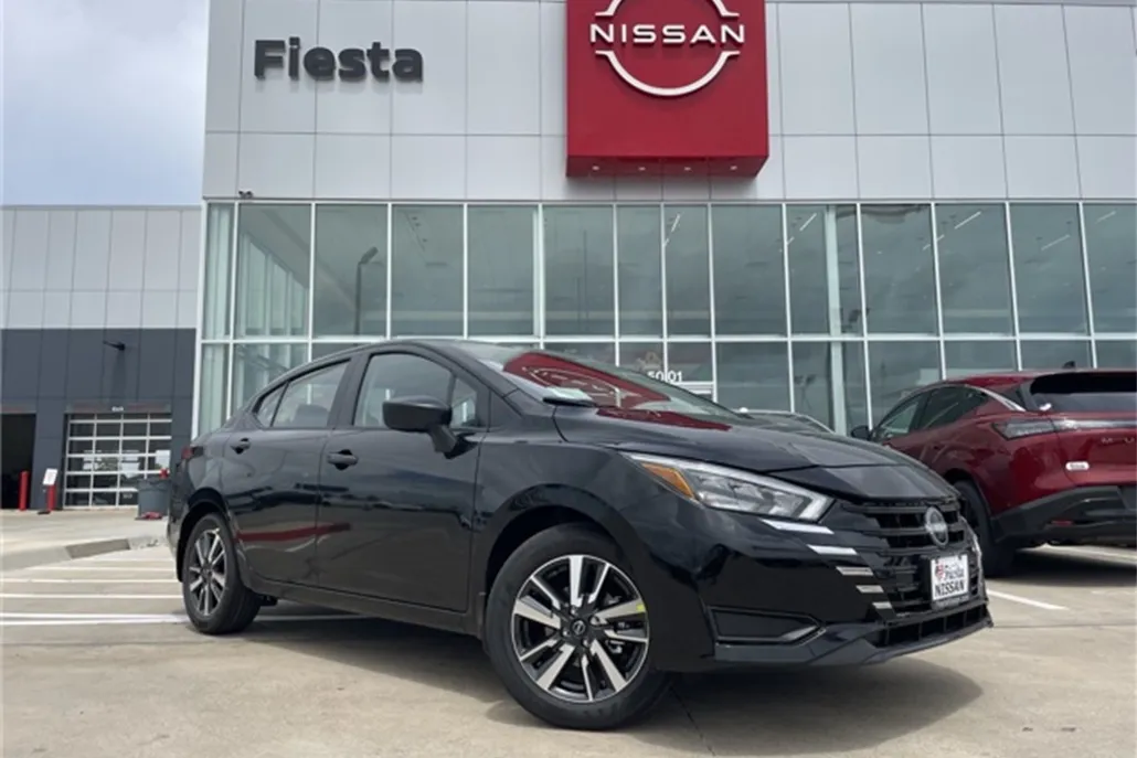 2025 Nissan Versa S photo 1