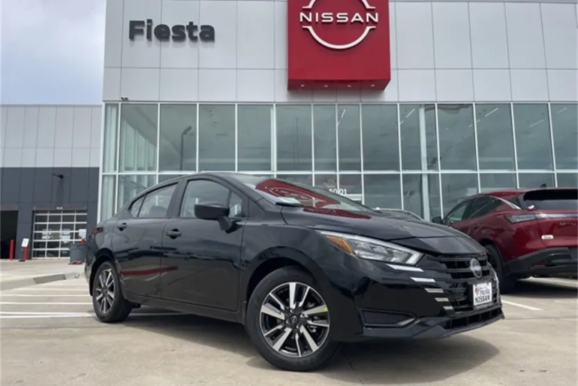 2025 Nissan Versa S photo 1