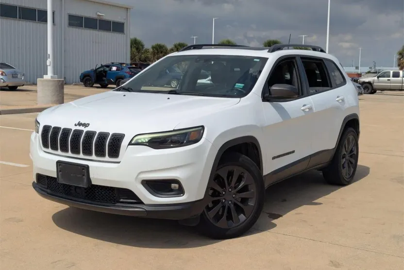 2021 Jeep Cherokee 80th Anniversary Edition photo 1