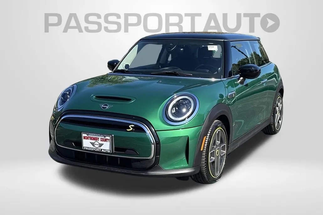 2024 Mini Cooper SE Signature photo 1
