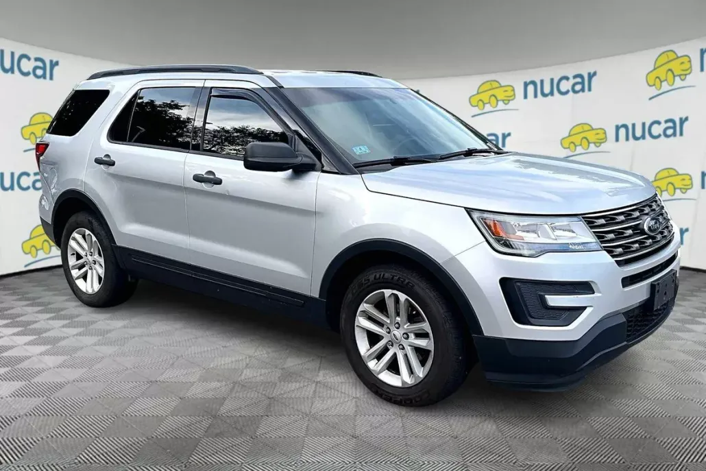 2016 Ford Explorer Base photo 1