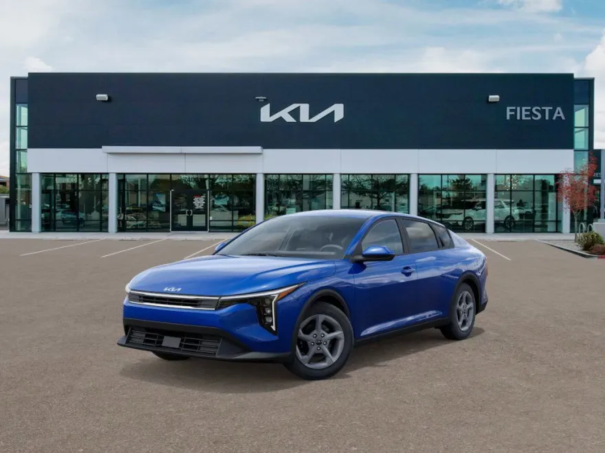 2025 Kia K4 LXS photo 1