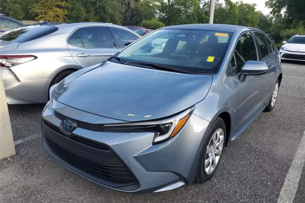 2025 Toyota Corolla Hybrid LE photo 1