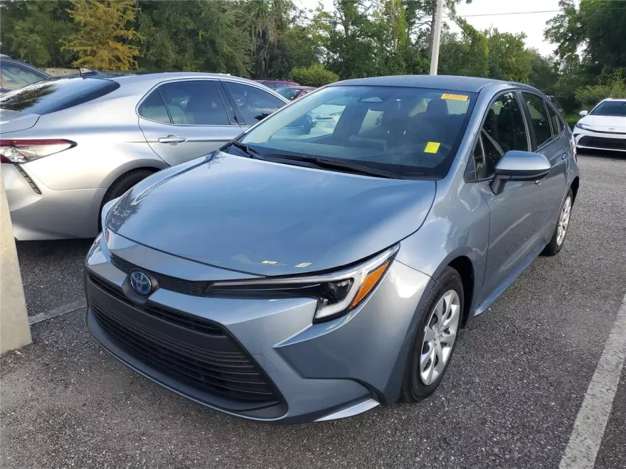 2025 Toyota Corolla Hybrid LE photo 1