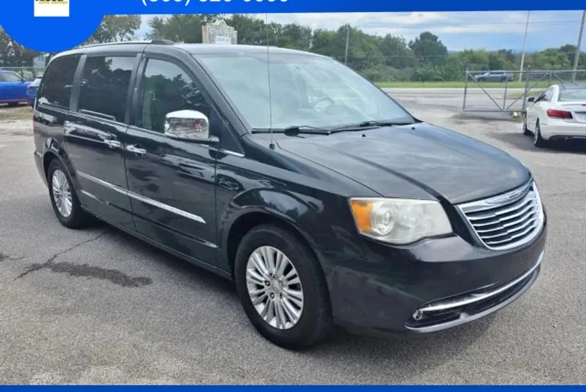 2014 Chrysler Town & Country Limited photo 1
