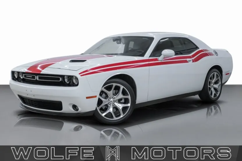 2015 Dodge Challenger SXT Plus photo 1