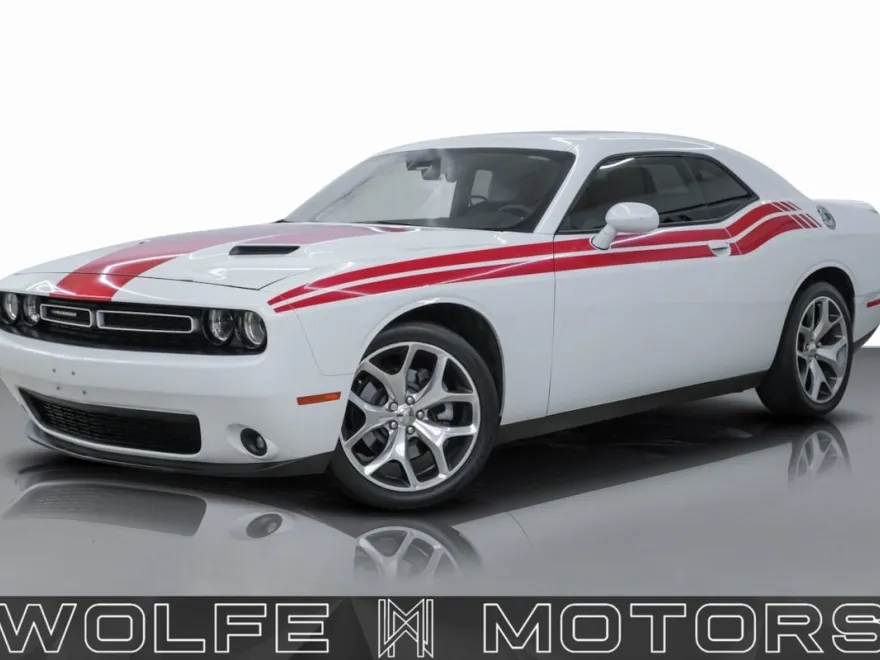 2015 Dodge Challenger SXT Plus photo 1