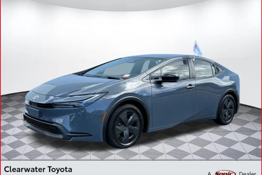 2024 Toyota Prius LE photo 1