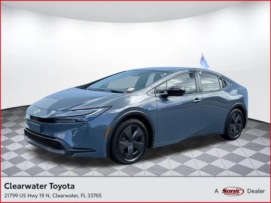 2024 Toyota Prius LE photo 1