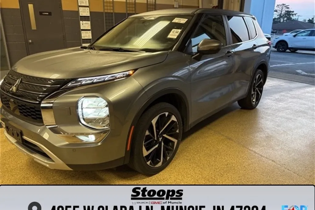 2024 Mitsubishi Outlander SE photo 1