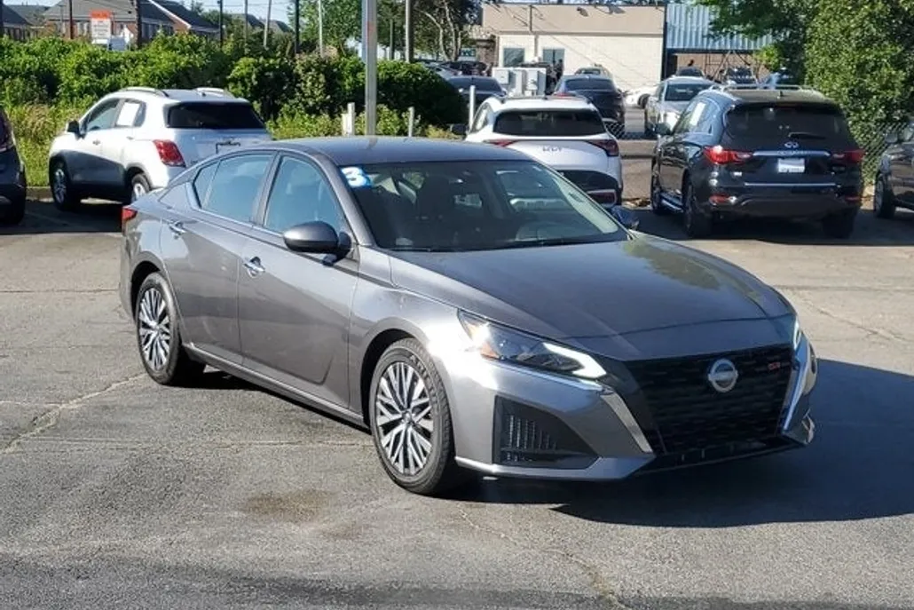 2023 Nissan Altima 2.5 SV photo 1
