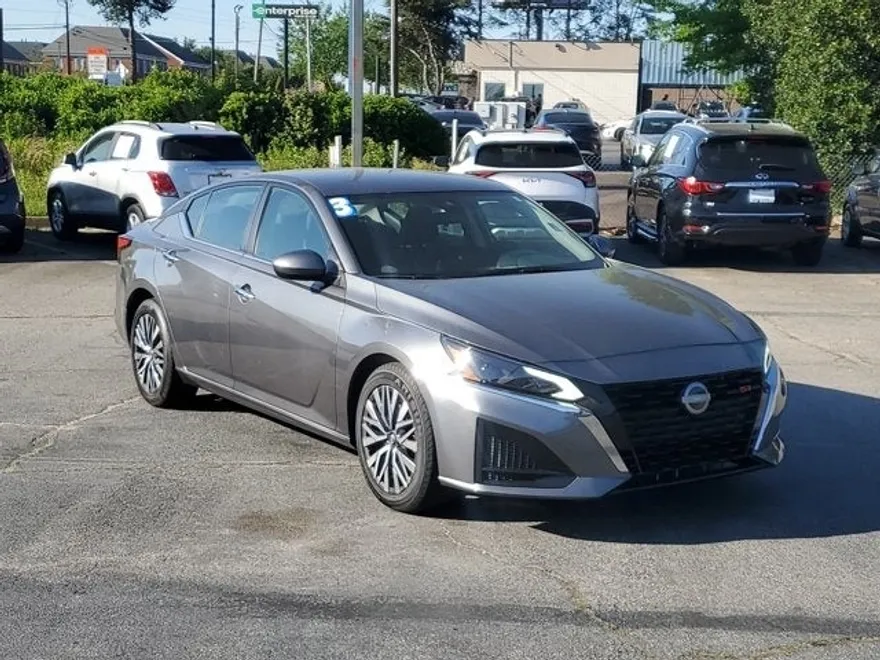 2023 Nissan Altima 2.5 SV photo 1