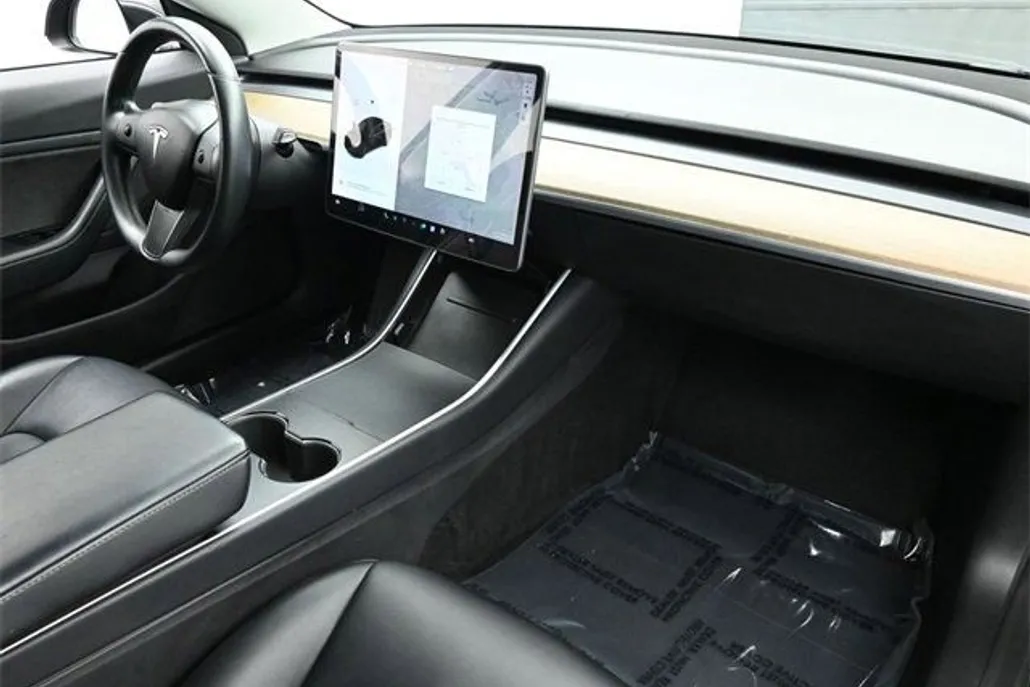 2018 Tesla Model 3 Long Range photo 1
