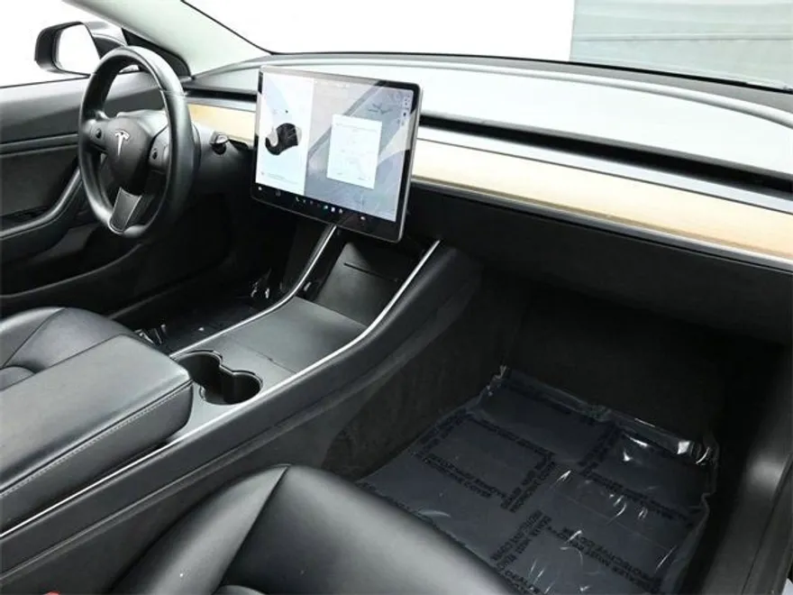2018 Tesla Model 3 Long Range photo 1