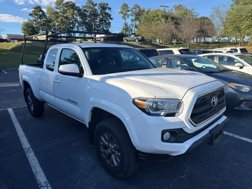 2017 Toyota Tacoma SR Access Cab photo 1