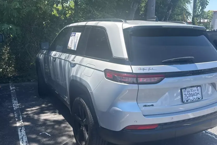 2022 Jeep Grand Cherokee Sport photo 1