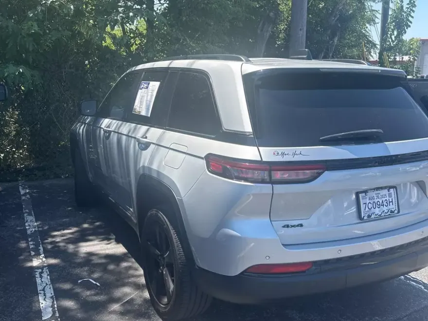 2022 Jeep Grand Cherokee Sport photo 1