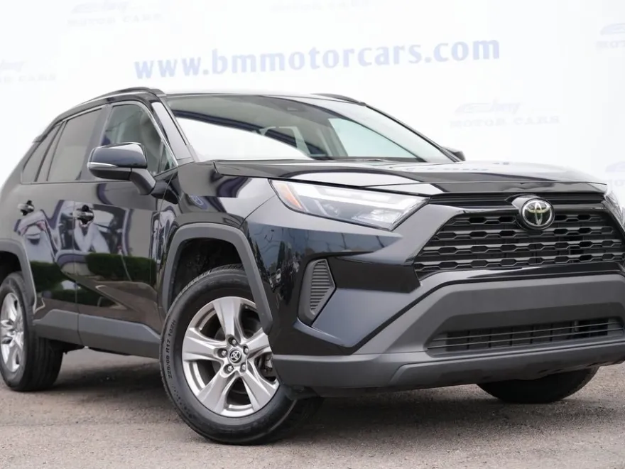 2023 Toyota RAV4 XLE photo 1