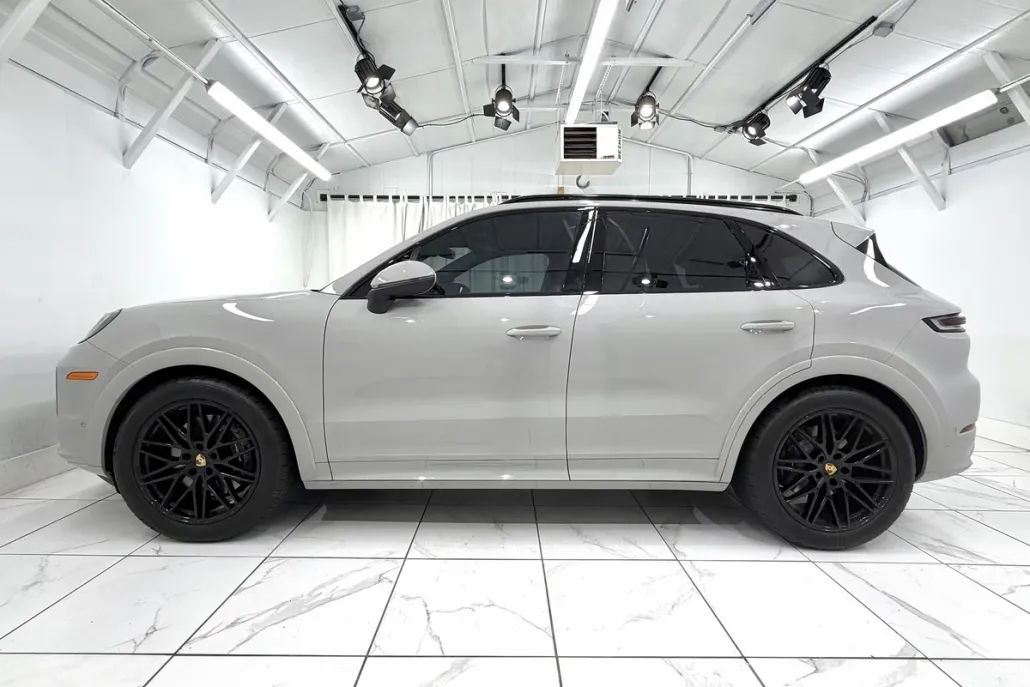 2024 Porsche Cayenne Base photo 1