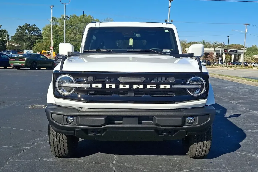 2025 Ford Bronco Outer Banks photo 1