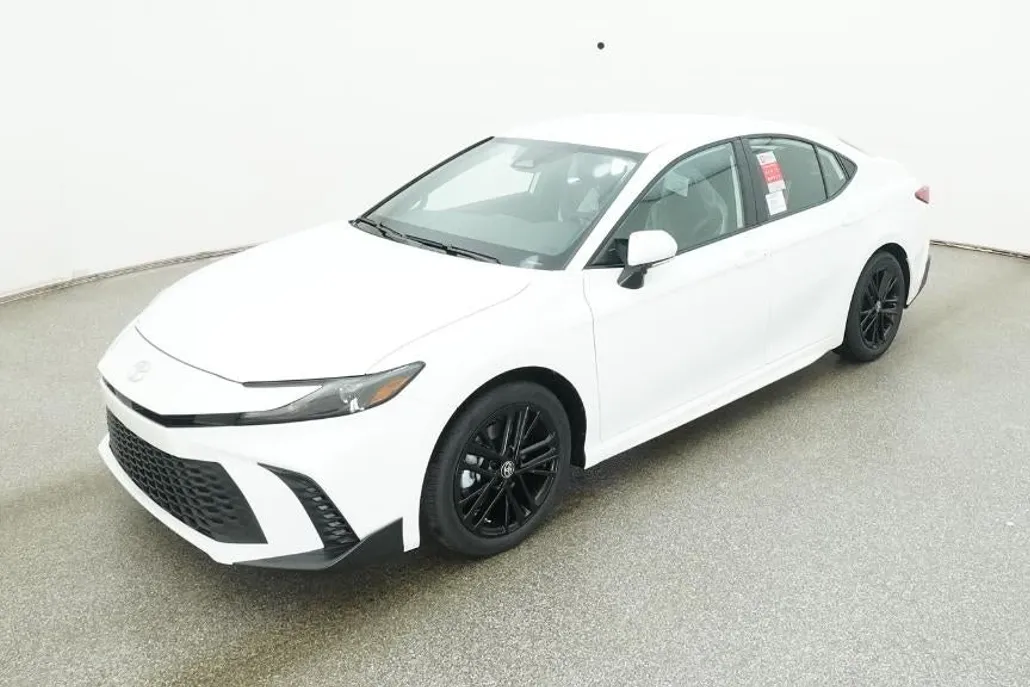 2026 Toyota Camry SE photo 1