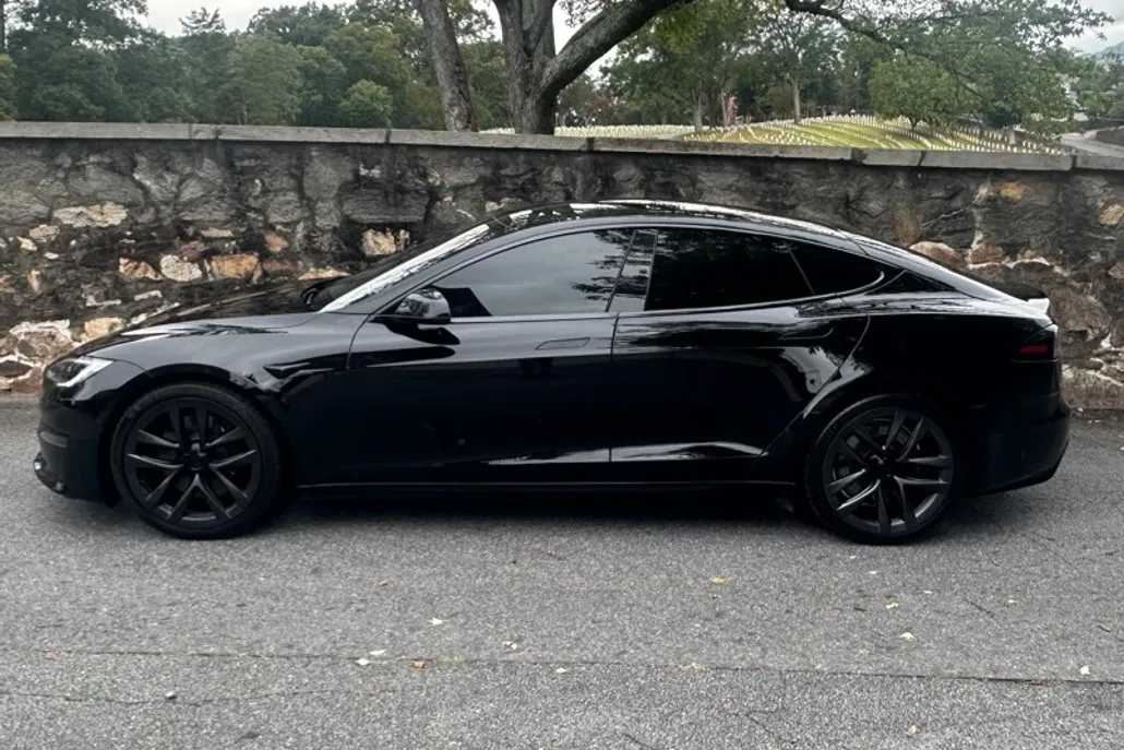 2022 Tesla Model S photo 1