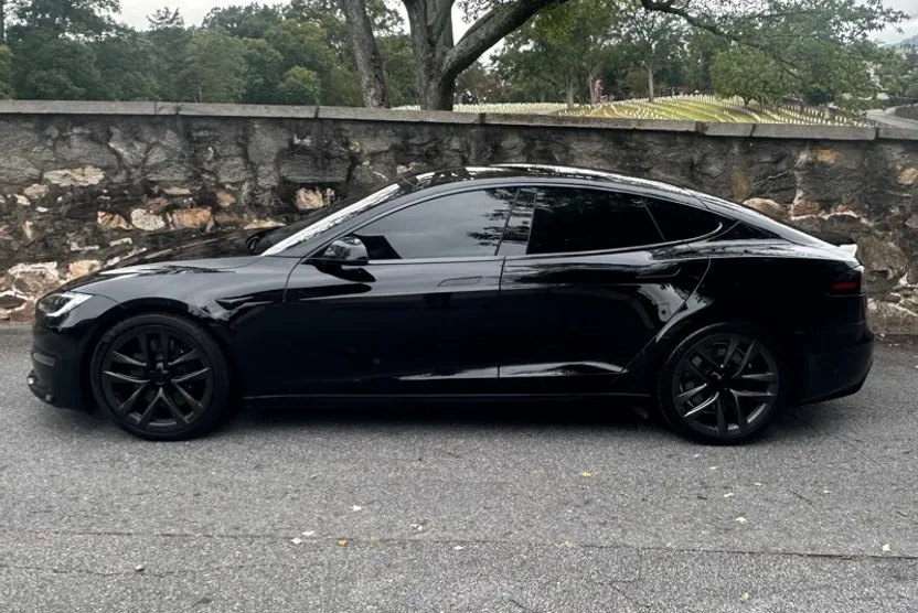 2022 Tesla Model S photo 1