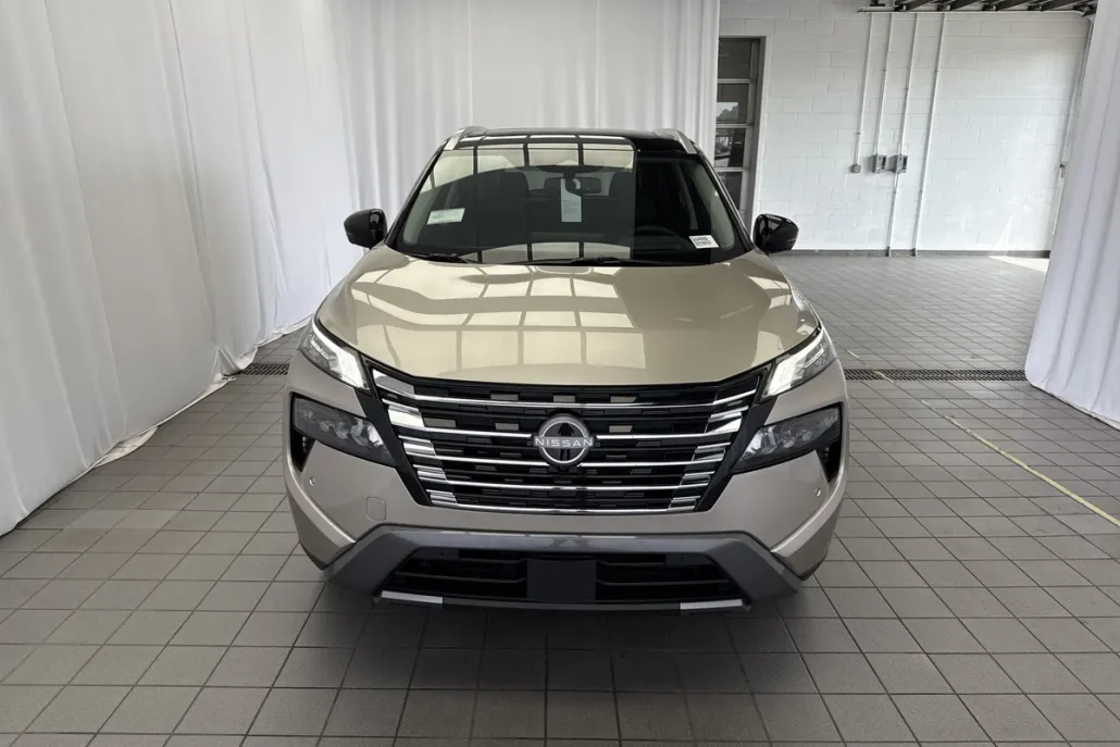 2025 Nissan Rogue SL photo 1