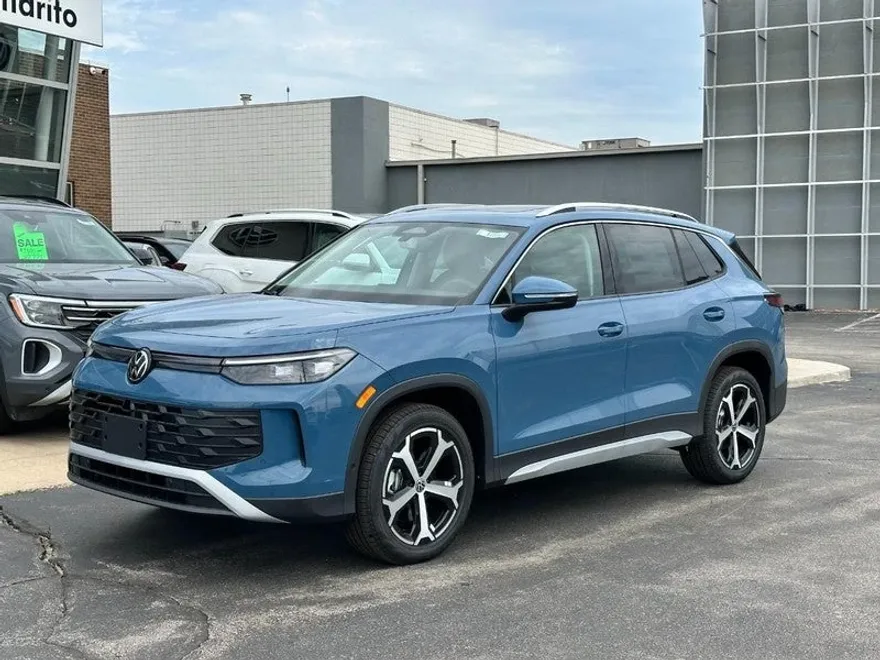 2025 Volkswagen Tiguan SE photo 1