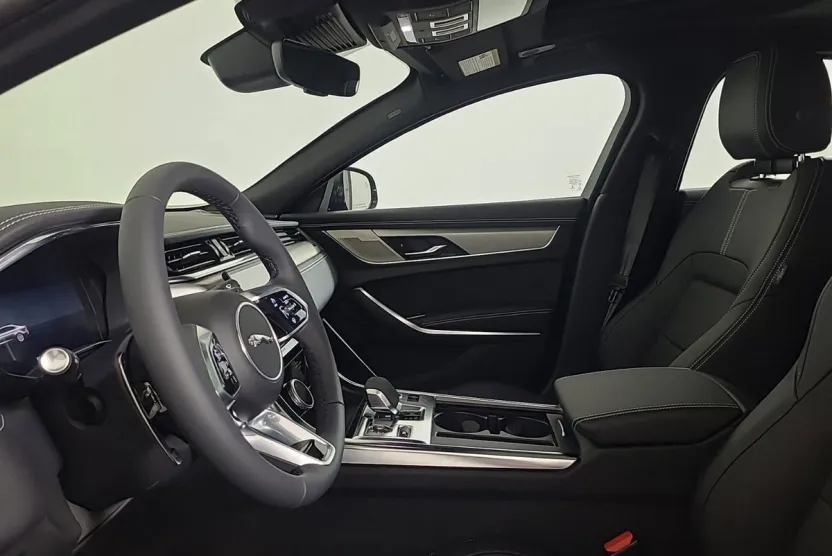 2024 Jaguar XF R-Dynamic SE photo 1