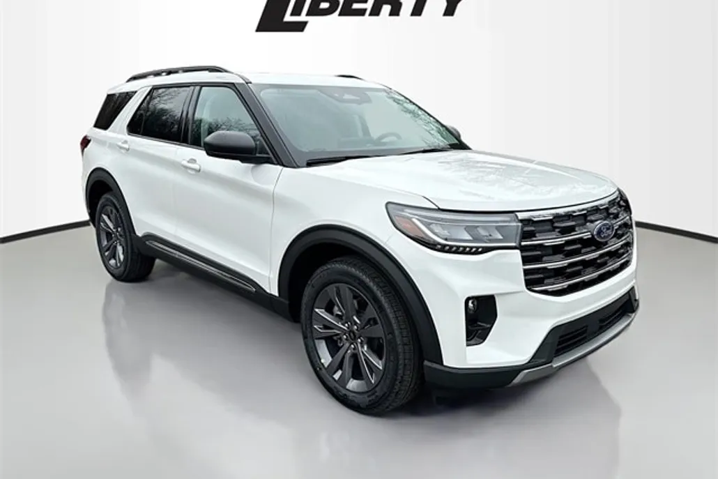 2025 Ford Explorer photo 1