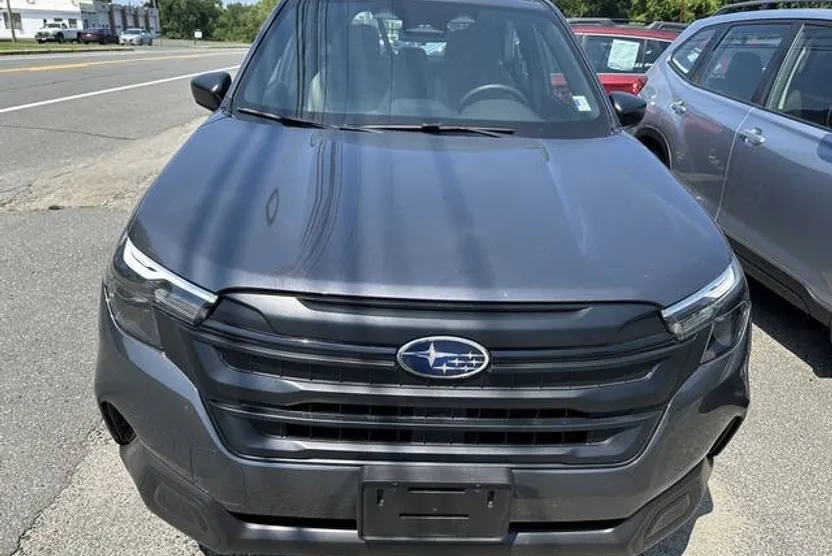 2025 Subaru Forester Base photo 1