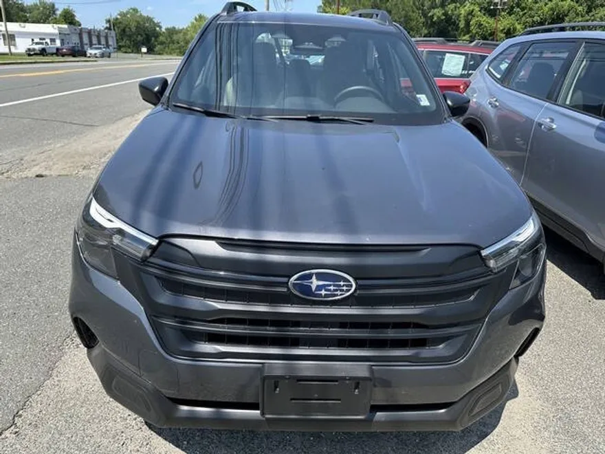 2025 Subaru Forester Base photo 1
