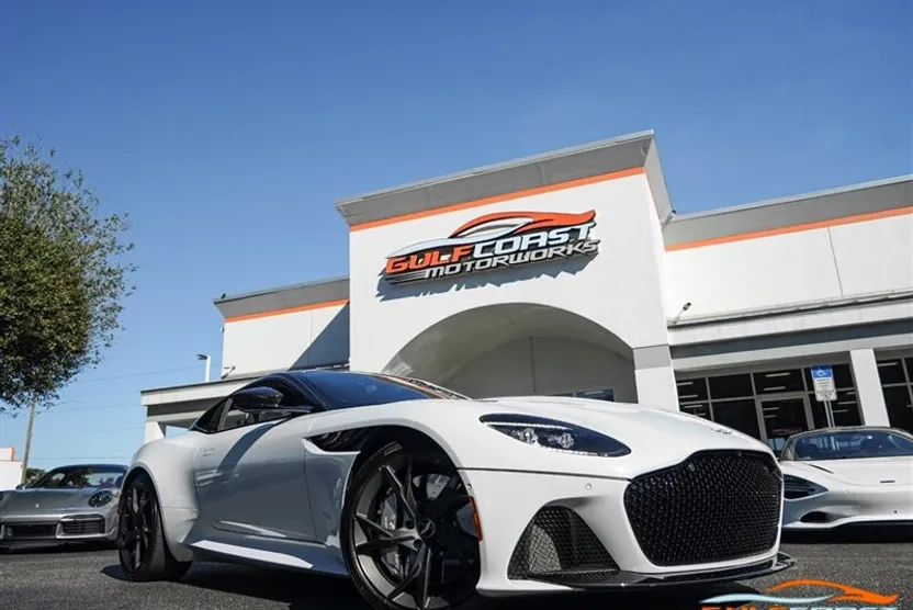 2019 Aston Martin DBS photo 1
