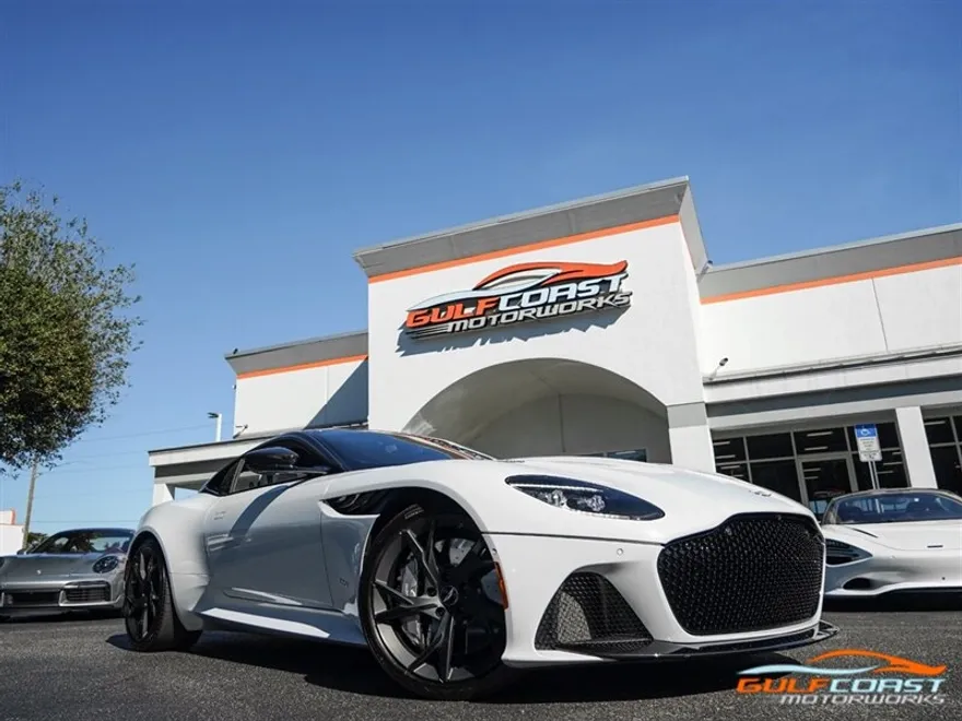 2019 Aston Martin DBS photo 1