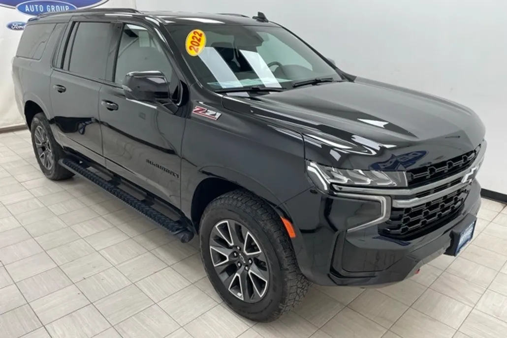 2022 Chevrolet Suburban Z71 photo 1