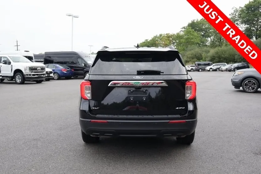 2021 Ford Explorer XLT photo 1
