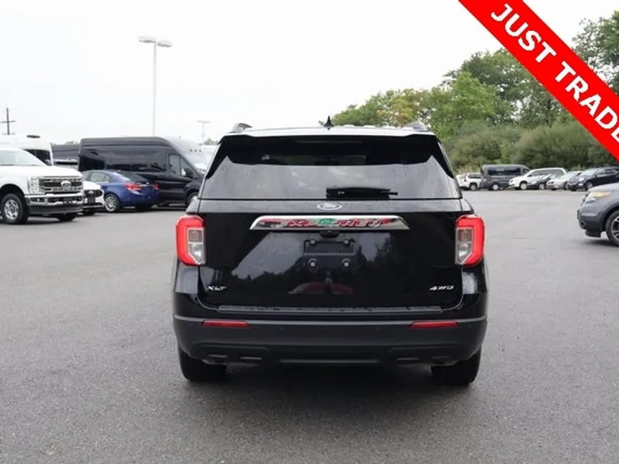 2021 Ford Explorer XLT photo 1