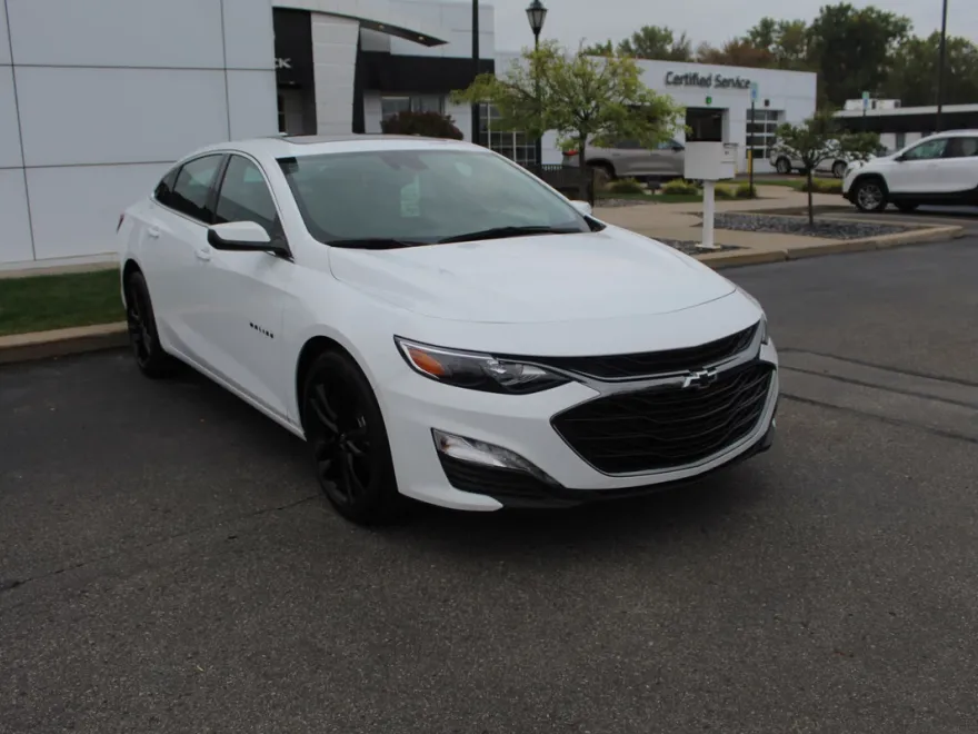 2024 Chevrolet Malibu 1LT photo 1