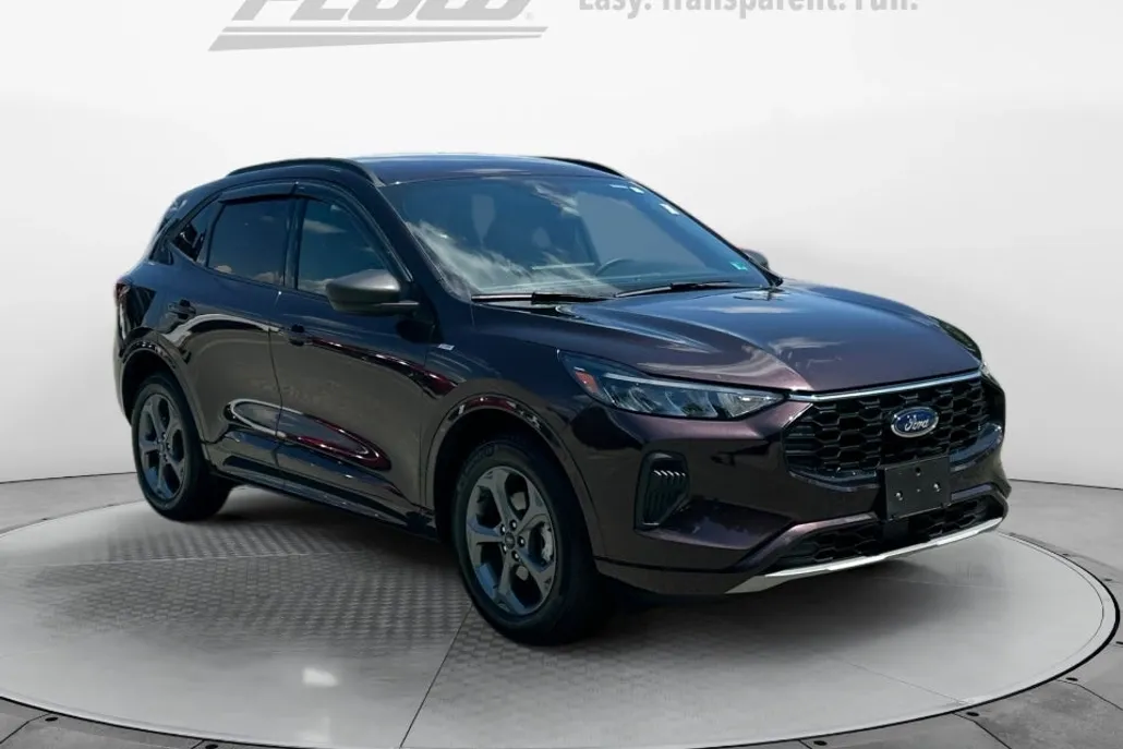 2023 Ford Escape ST-Line photo 1