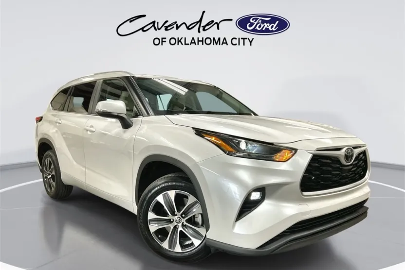 2024 Toyota Highlander XLE photo 1