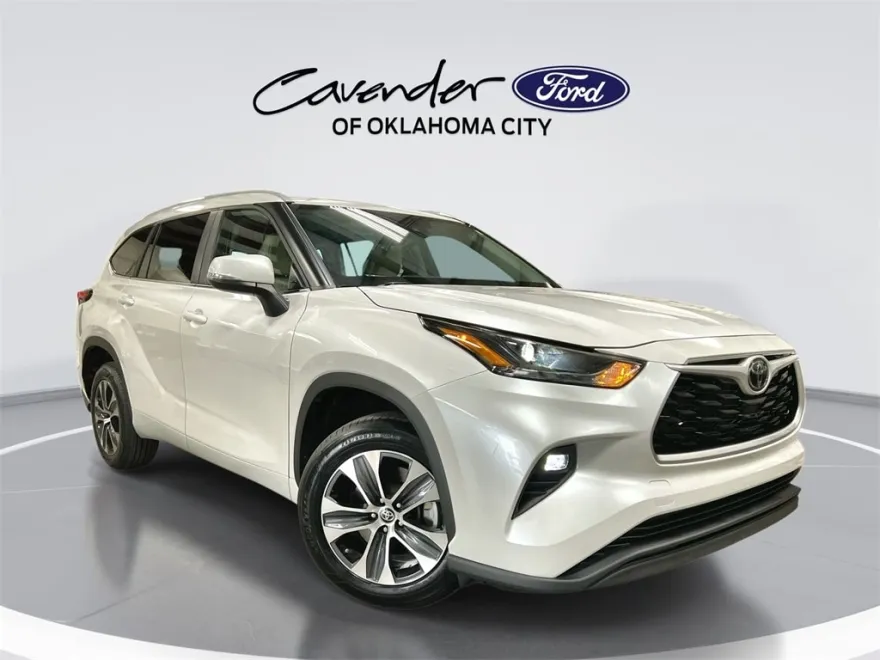 2024 Toyota Highlander XLE photo 1