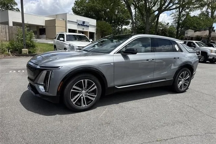 2025 Cadillac Lyriq Luxury photo 1