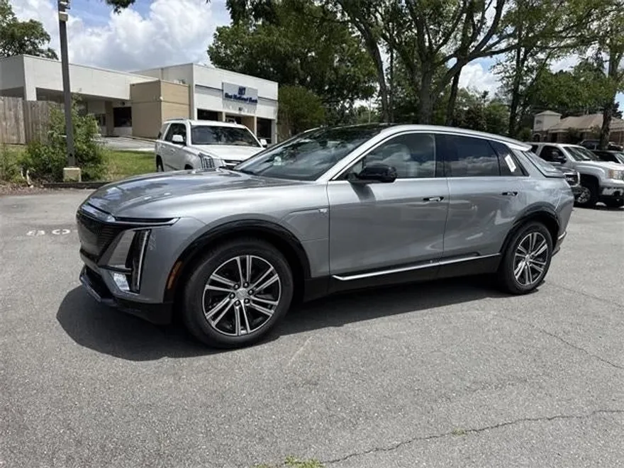 2025 Cadillac Lyriq Luxury photo 1